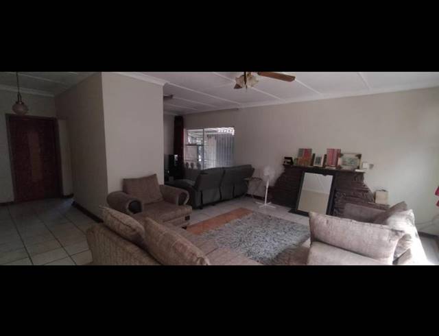 4 BEDROOM HOUSE FOR SALE IN GERMISTON CENTRAL